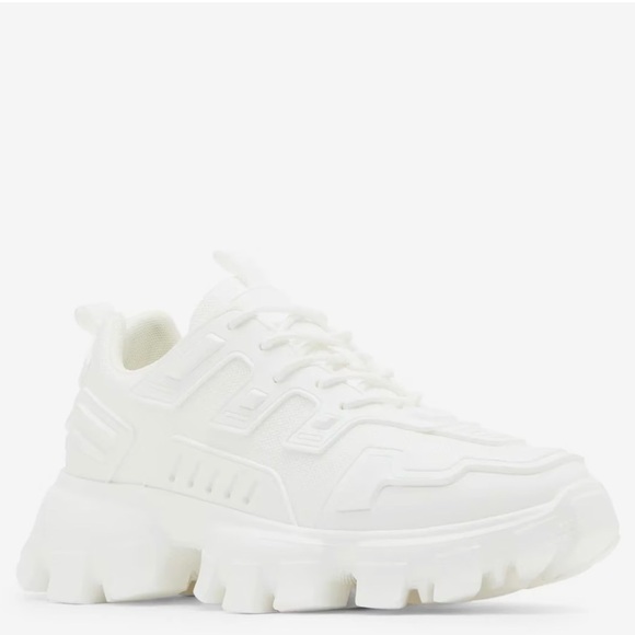 NWB Steve Madden White Chunky Sneakers